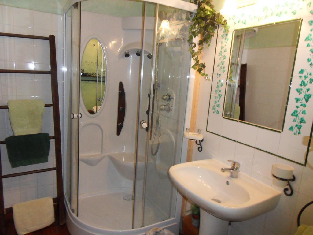 サン・ジャン・アン・ロワイヤン レスタパード デ トゥレロン Bed & Breakfast 部屋 写真